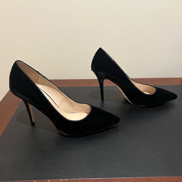 WHBM Olivia Black Velvet Pumps Heels Size 8.5 - Picture 9 of 11